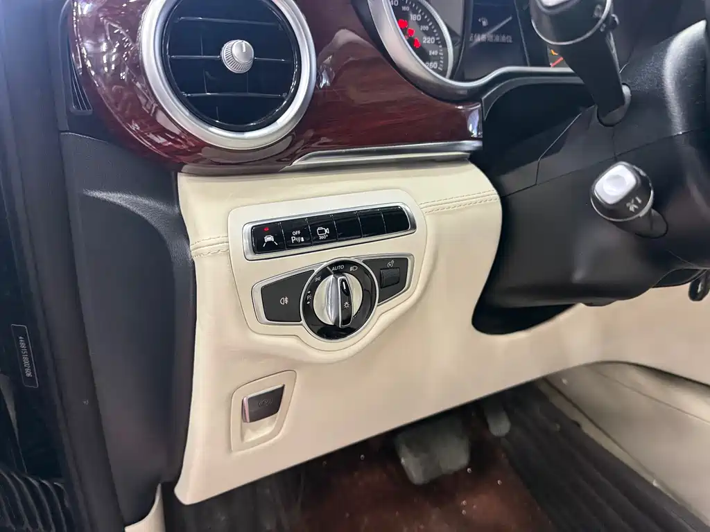 MERCEDES-BENZ V CLASS