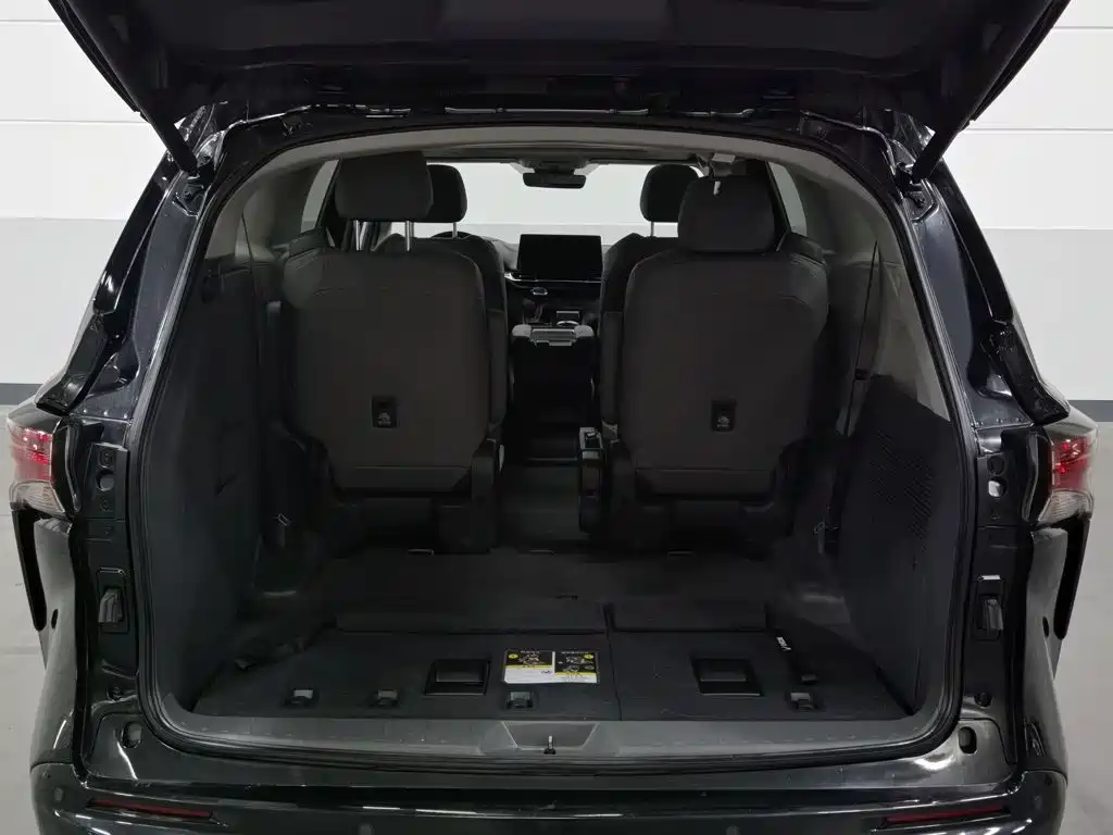 Toyota Granvia — миниатюра 16