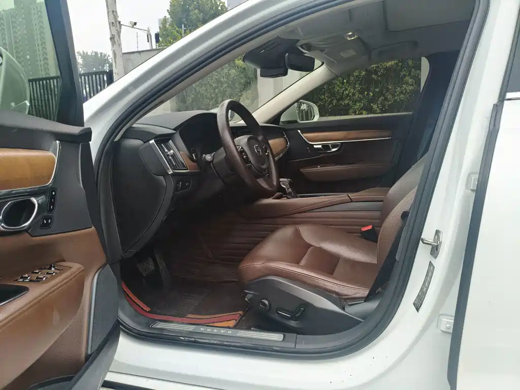 Volvo S90 — миниатюра 5