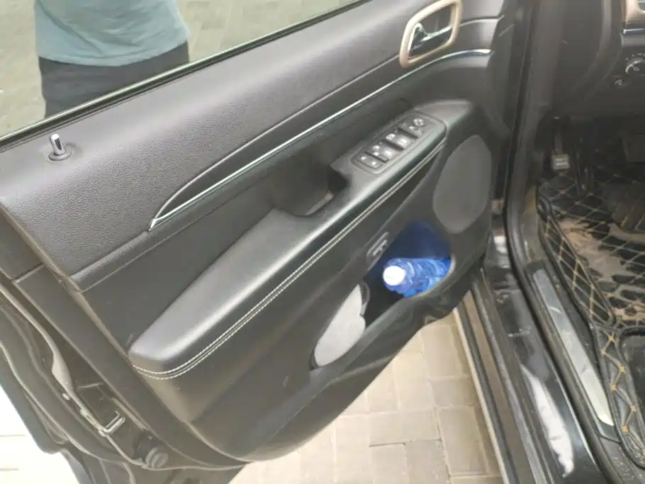 Jeep Grand Cherokee (Import) — миниатюра 7