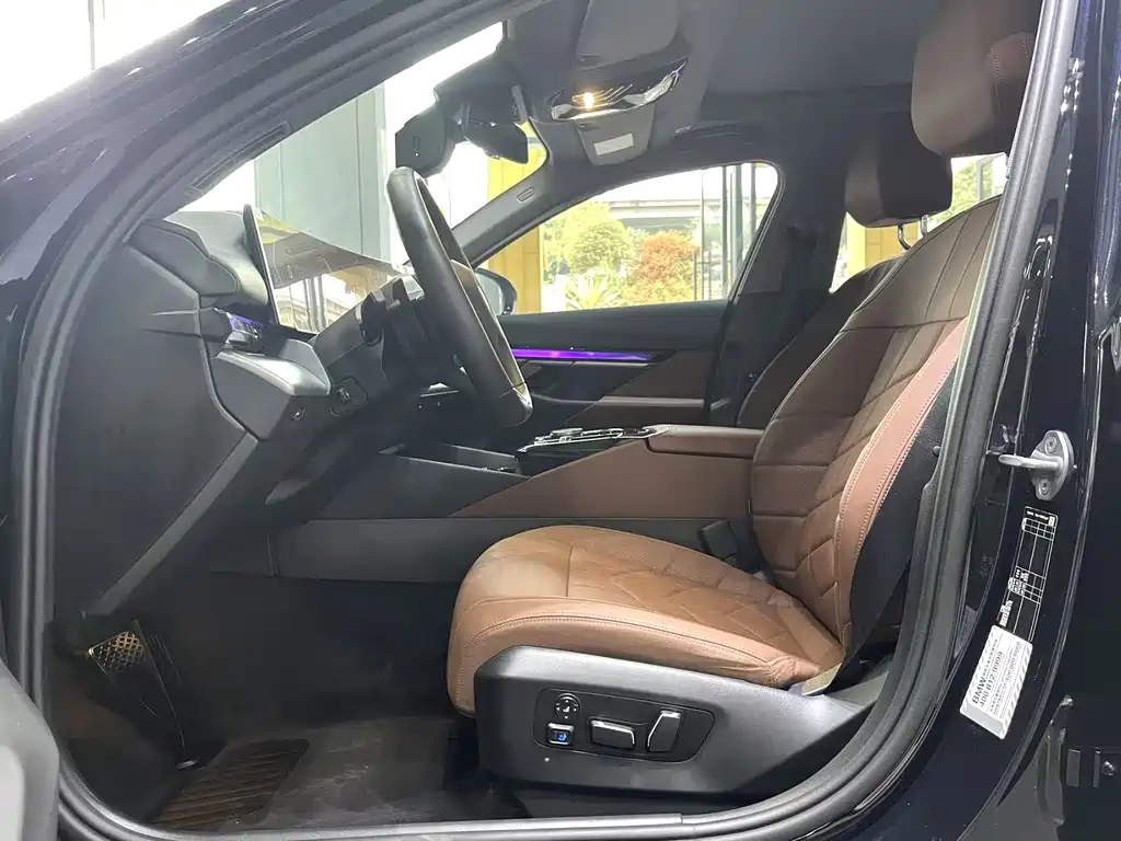 BMW 5 Series — миниатюра 4