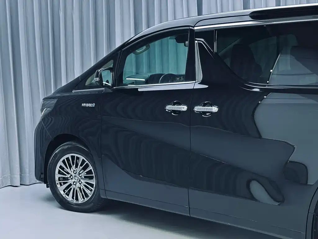 Toyota Alphard — миниатюра 24