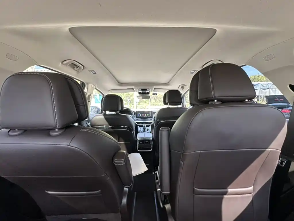 Geely Jia Ji New Energy — миниатюра 8