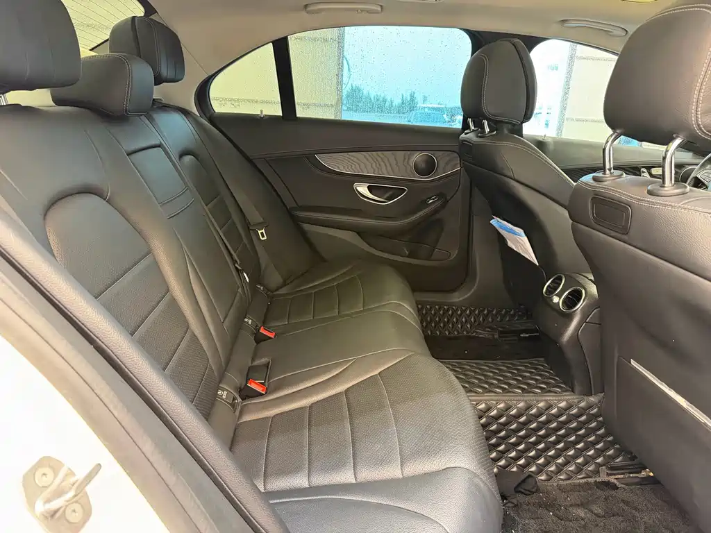 Mercedes-Benz C-Class — миниатюра 13