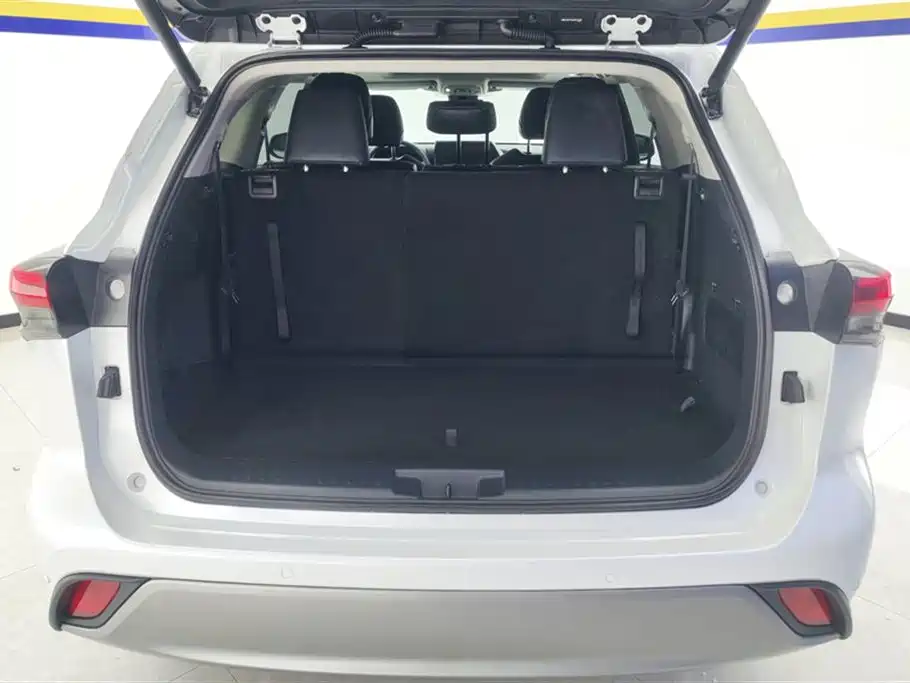 Toyota Highlander 2024 2.5L Luxury 7 мест