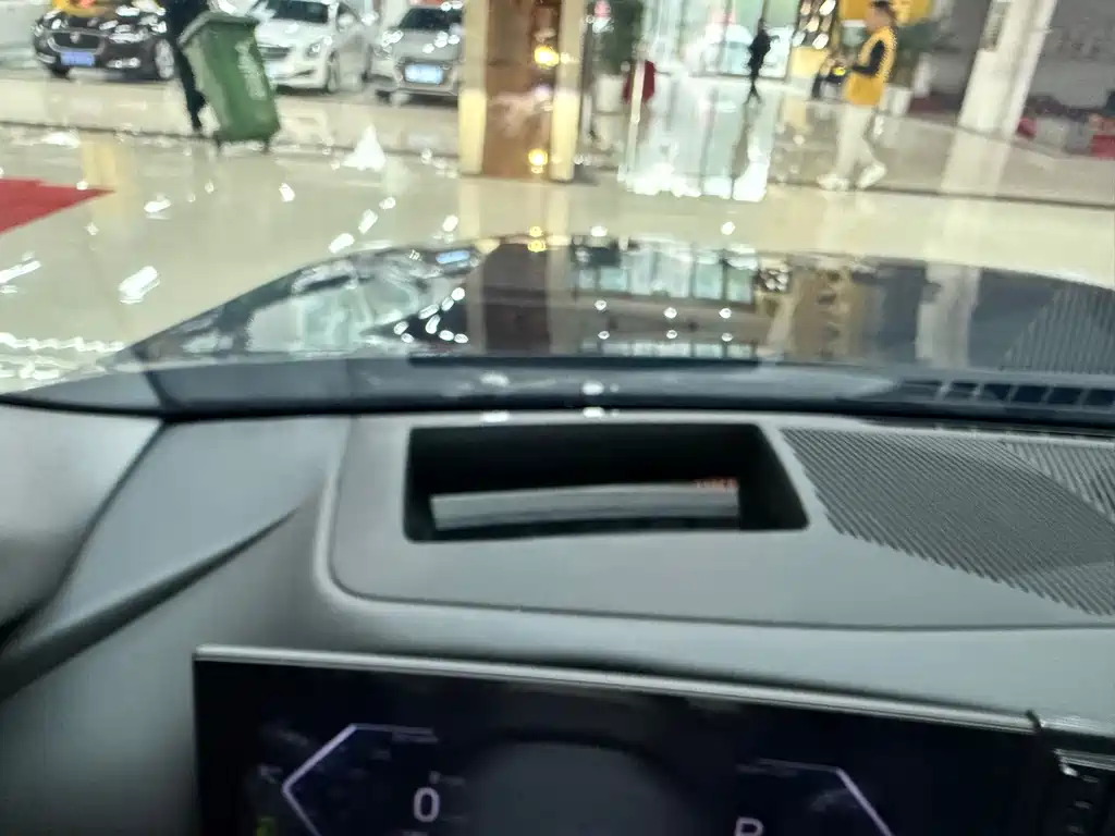 BMW 5 Series — миниатюра 8
