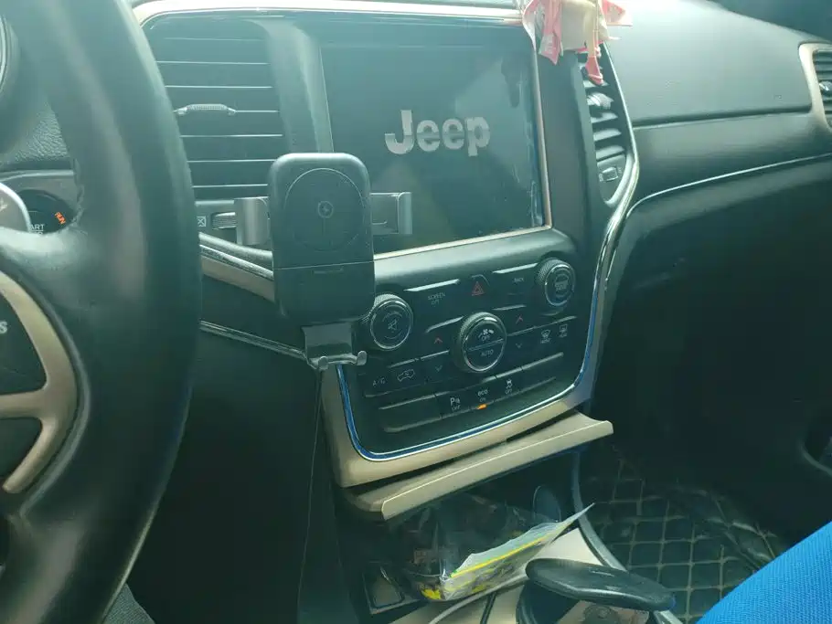 Jeep Grand Cherokee (Import) — миниатюра 13