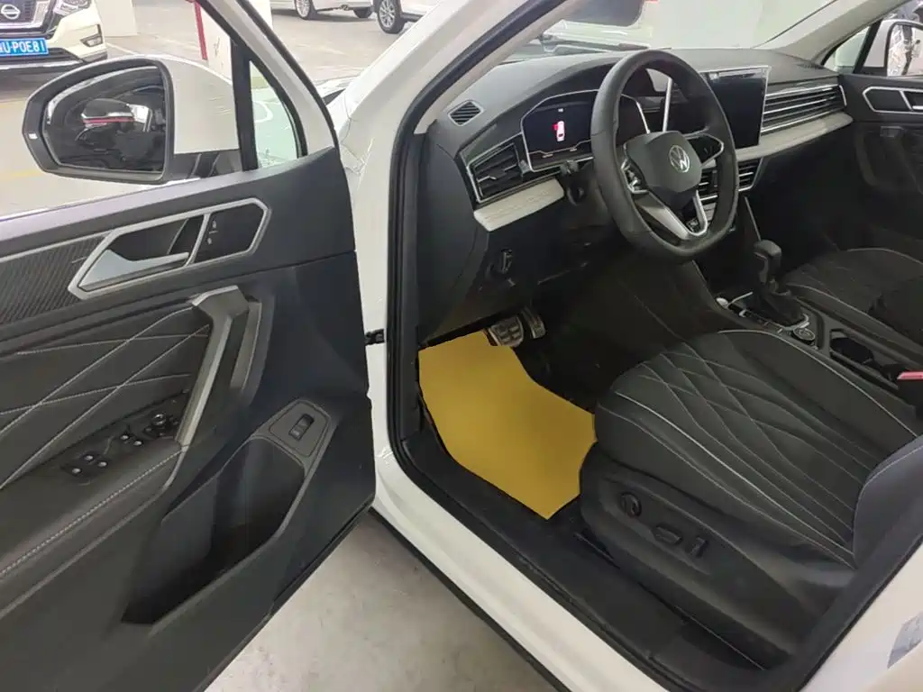 Volkswagen Tiguan L — миниатюра 16