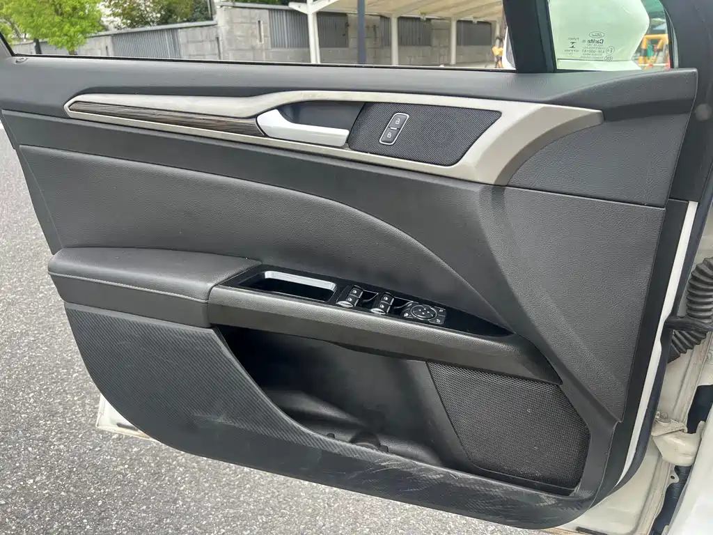 Ford Mondeo — миниатюра 20