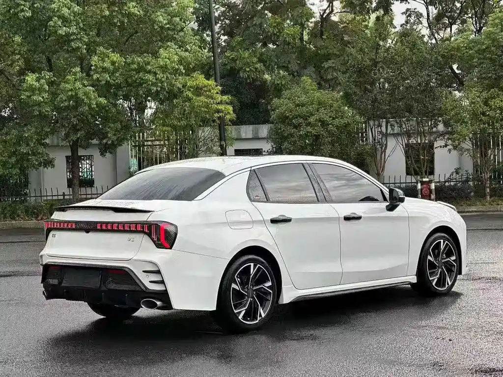 Lynk & Co 03 — миниатюра 9