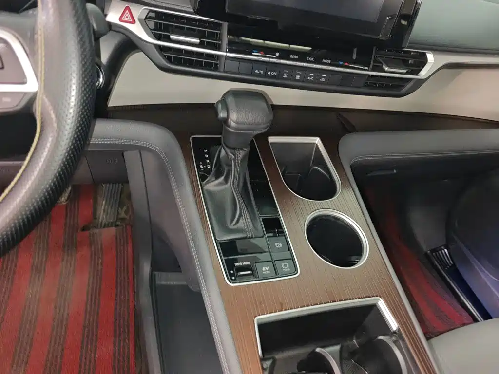 Toyota Granvia 2023 2.5L Comfort