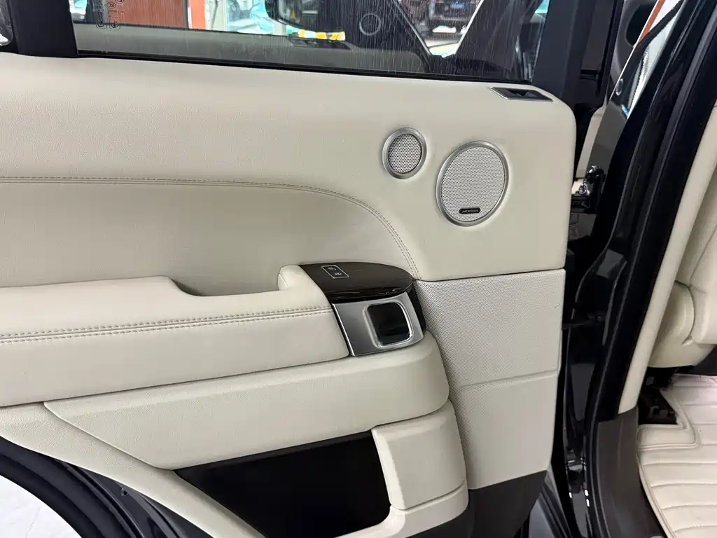 Land Rover Range Rover — миниатюра 6