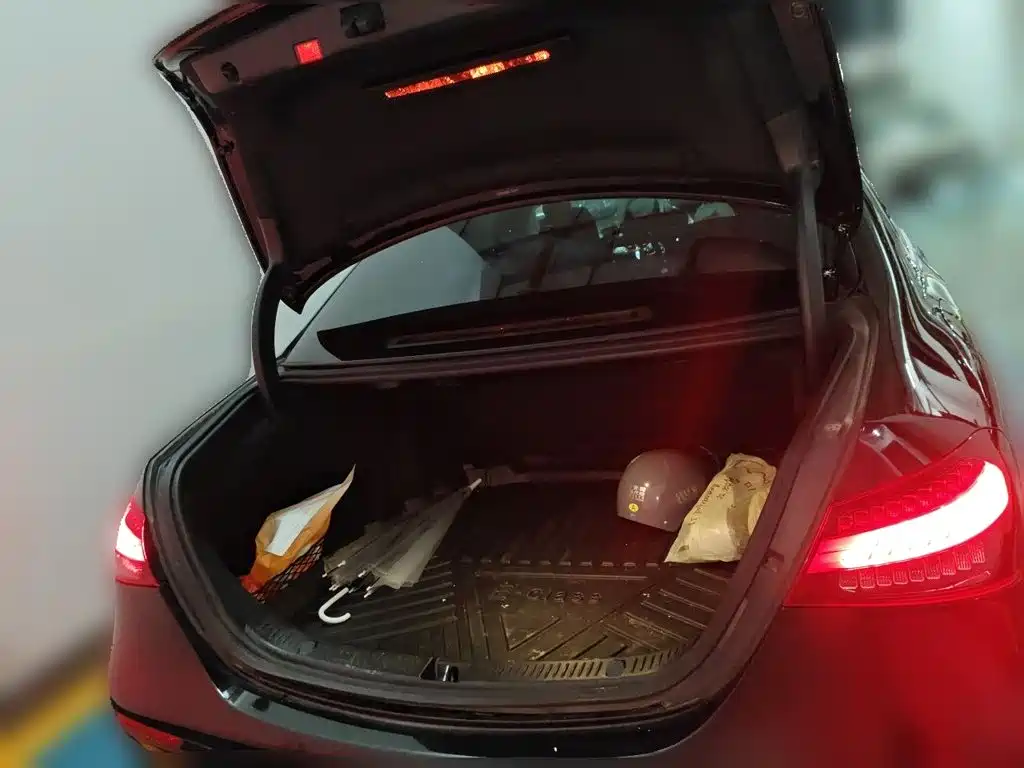 Mercedes-Benz E-Class — миниатюра 20