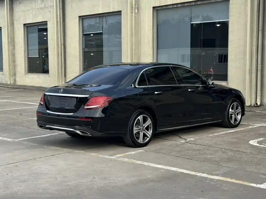 Mercedes-Benz E-Class — миниатюра 10
