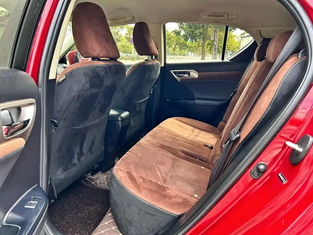Lexus CT — миниатюра 8