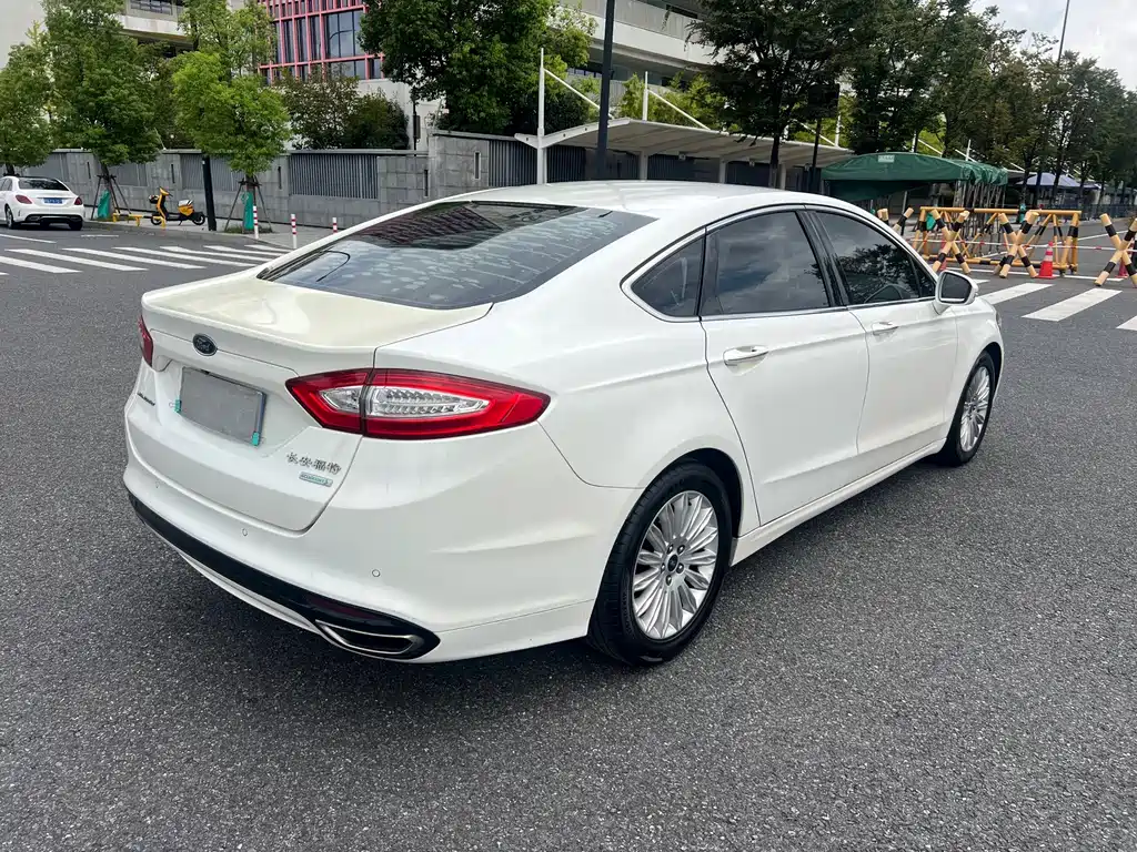 Ford Mondeo — миниатюра 7