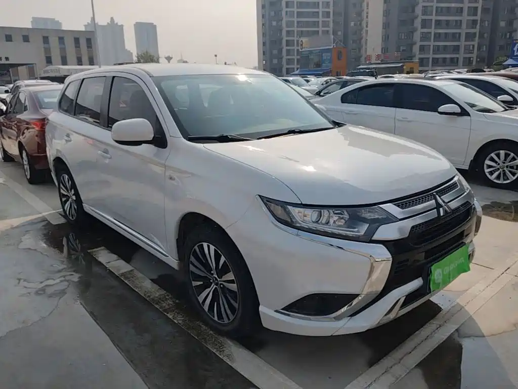 Mitsubishi Outlander — миниатюра 4