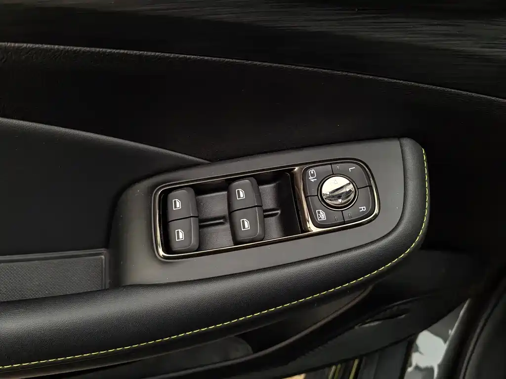 Roewe RX5 — миниатюра 13