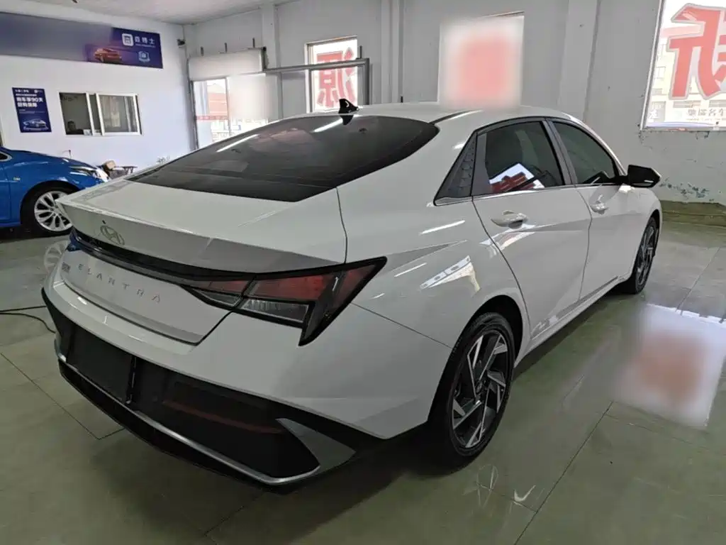 Hyundai Elantra — миниатюра 7