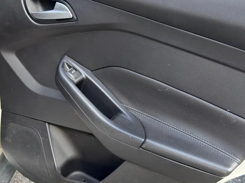 Ford Focus — миниатюра 12