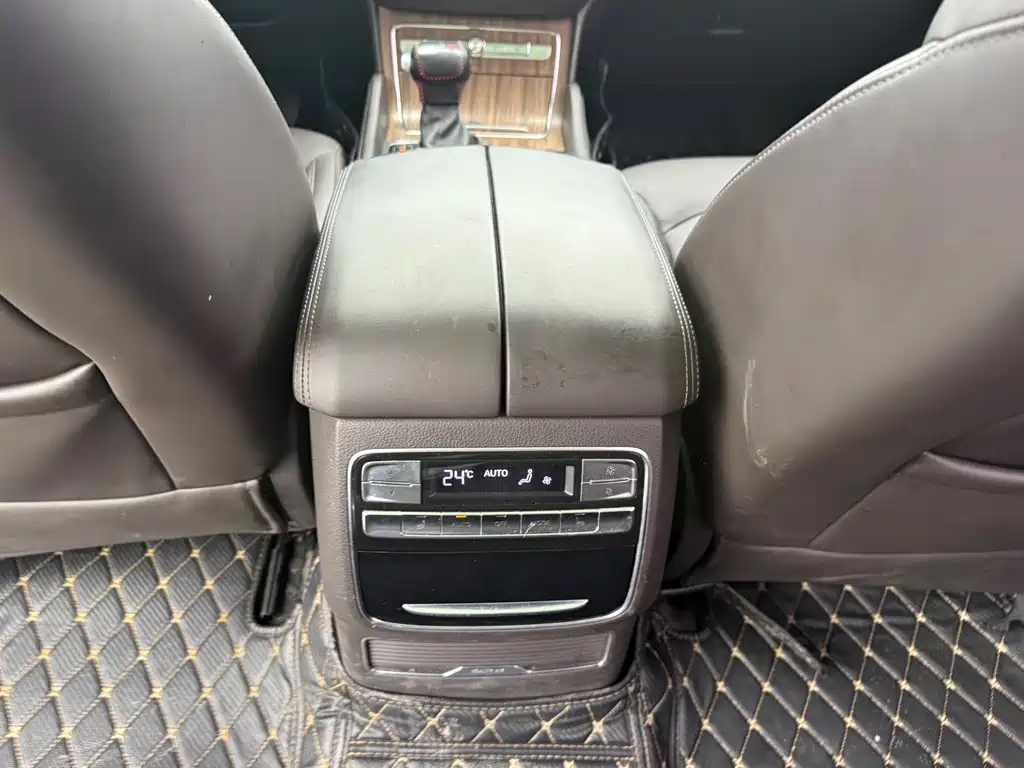 Roewe RX8 — миниатюра 10