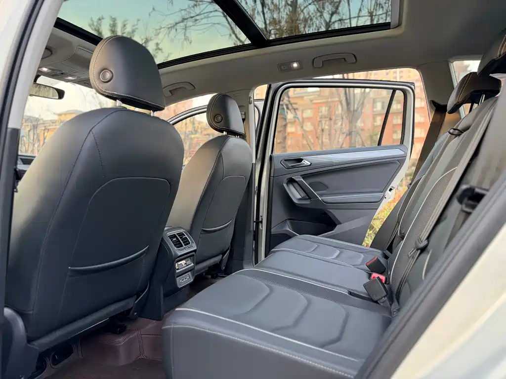 Volkswagen Tiguan L L 2021 330TSI AT R-Line Flagship