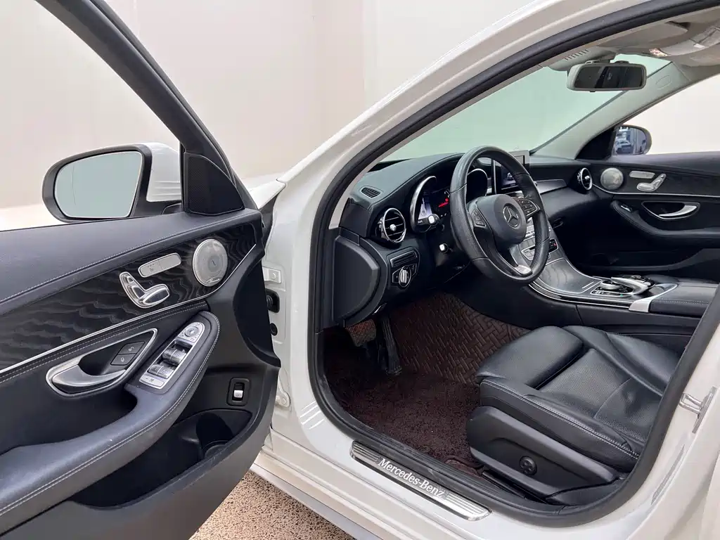 Mercedes-Benz C-Class — миниатюра 11