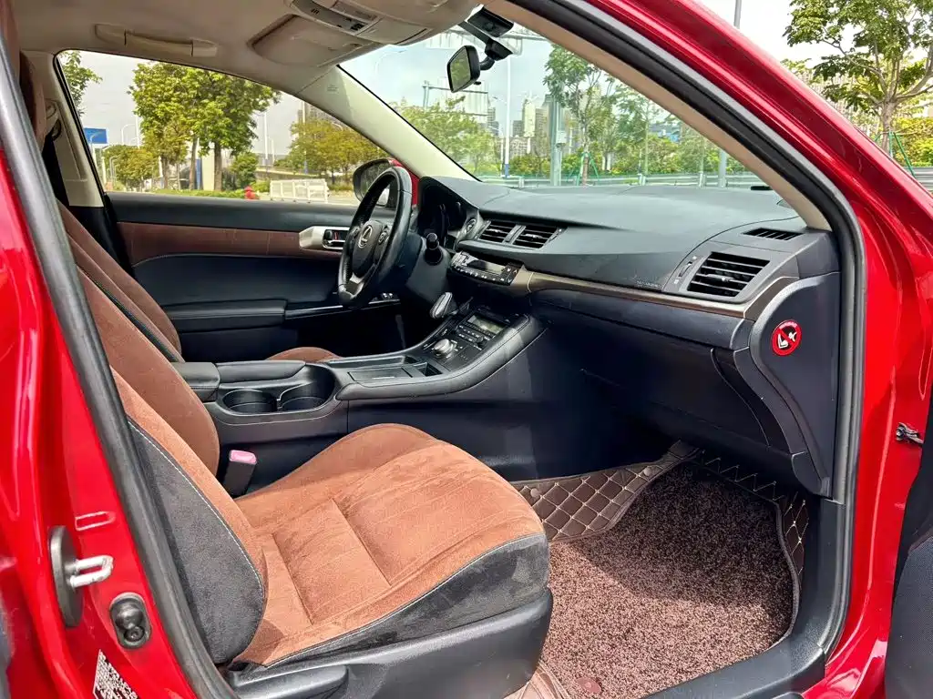 Lexus CT — миниатюра 9