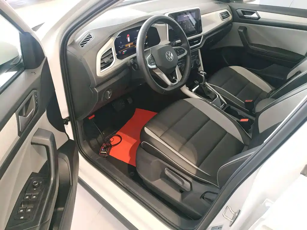 Volkswagen T-Roc — миниатюра 16