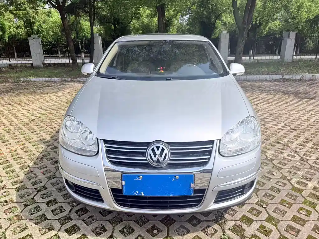 Volkswagen Sagitar 2009 2.0L AT