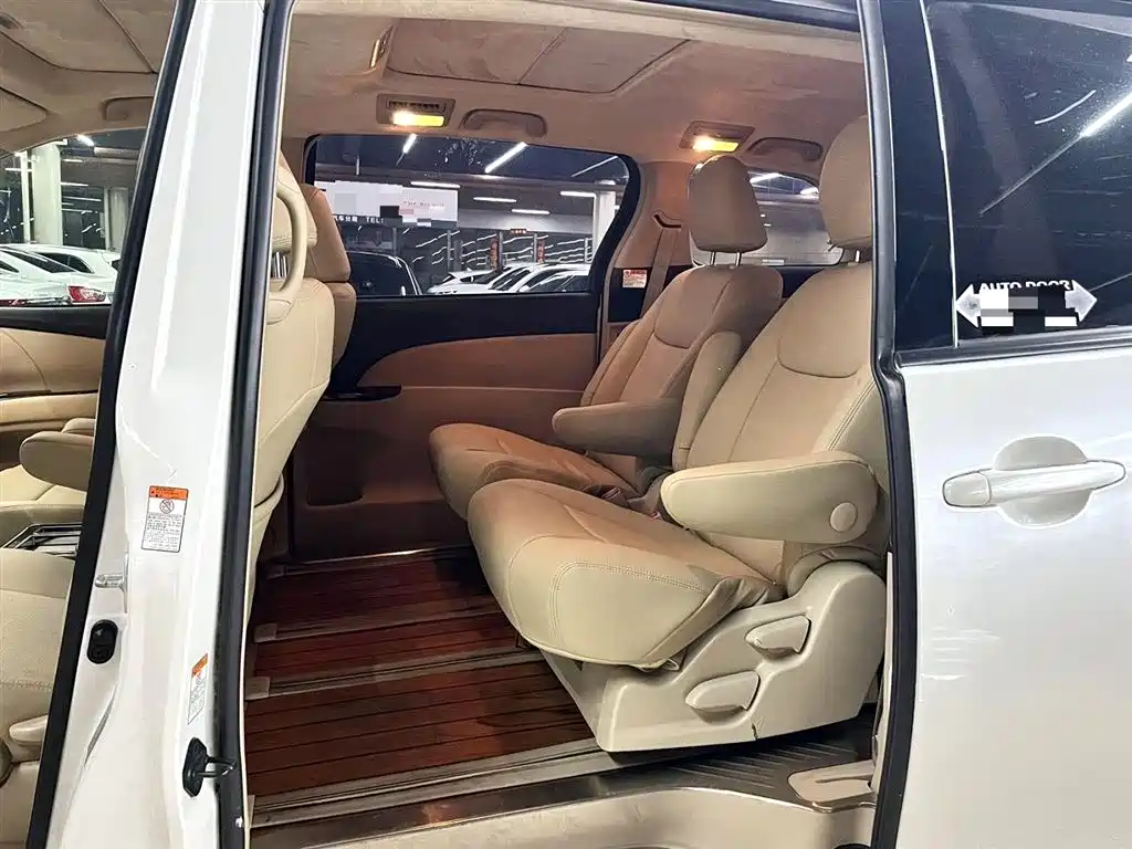 Toyota Previa 2012 2.4L 7 Standard