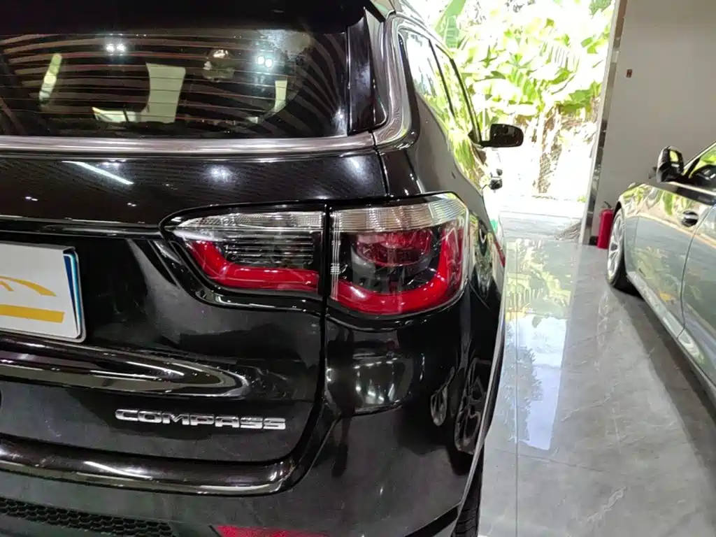 Jeep Compass — миниатюра 8