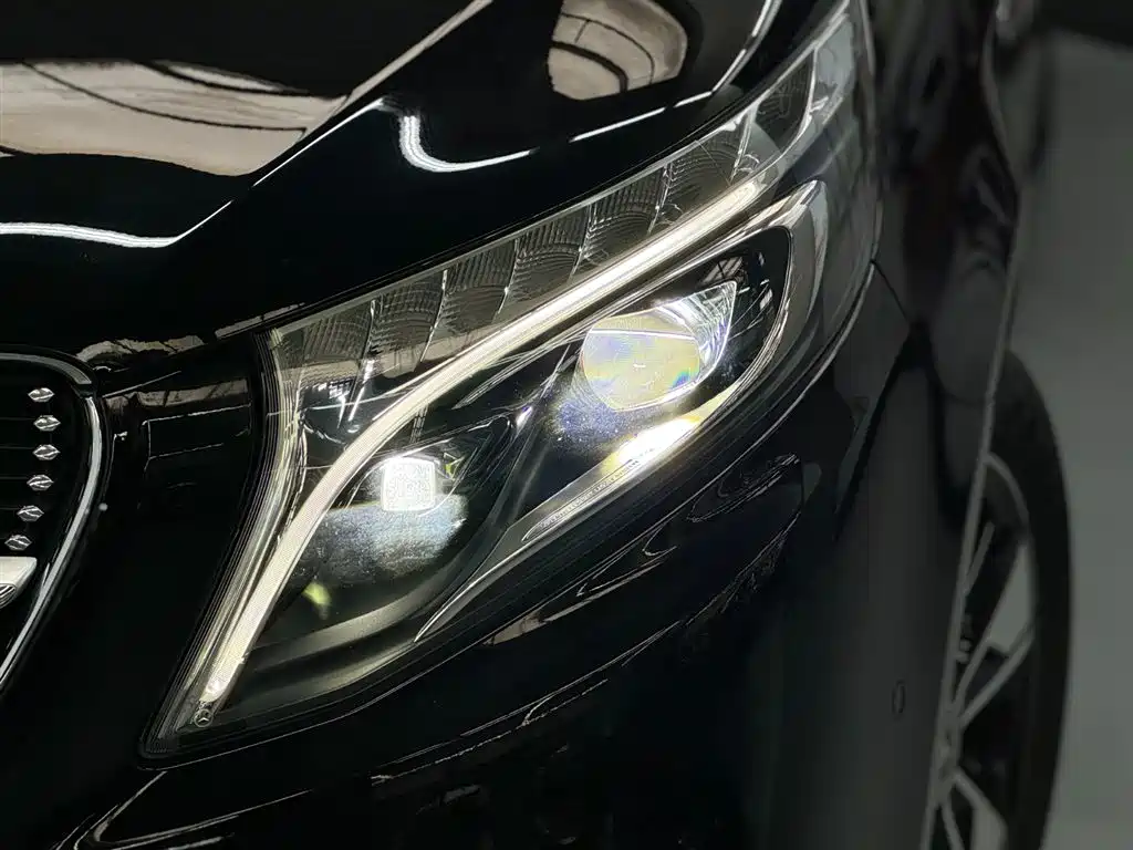 MERCEDES-BENZ V CLASS