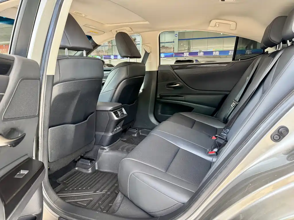 Lexus ES — миниатюра 7