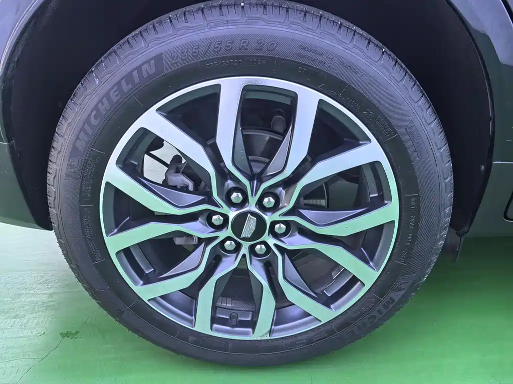 Cadillac XT5 - фото 22