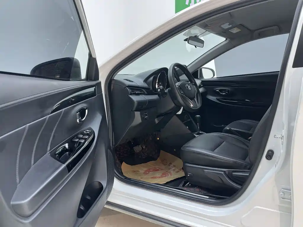Toyota Yaris L — миниатюра 11