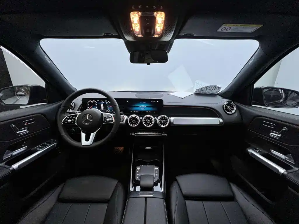 Mercedes-Benz GLB — миниатюра 10