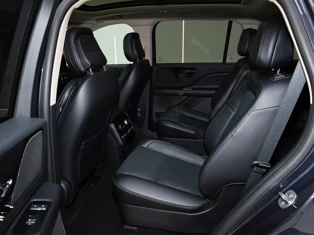 Lincoln Aviator — миниатюра 28