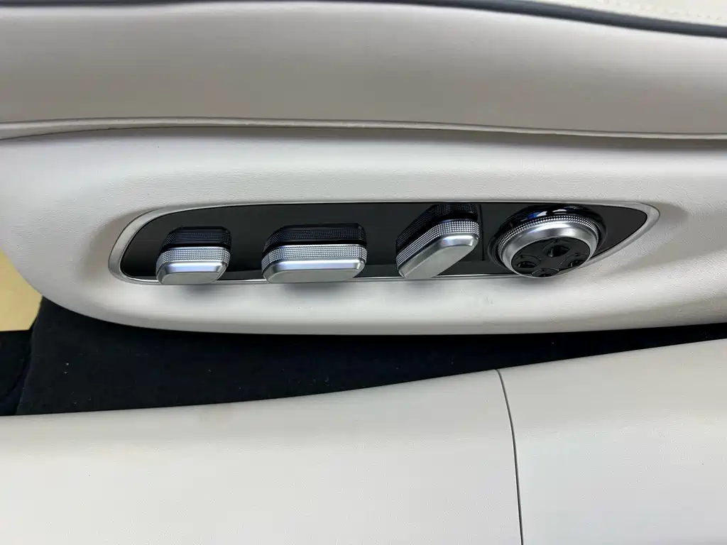 AITO ENJOY THE WORLD S9