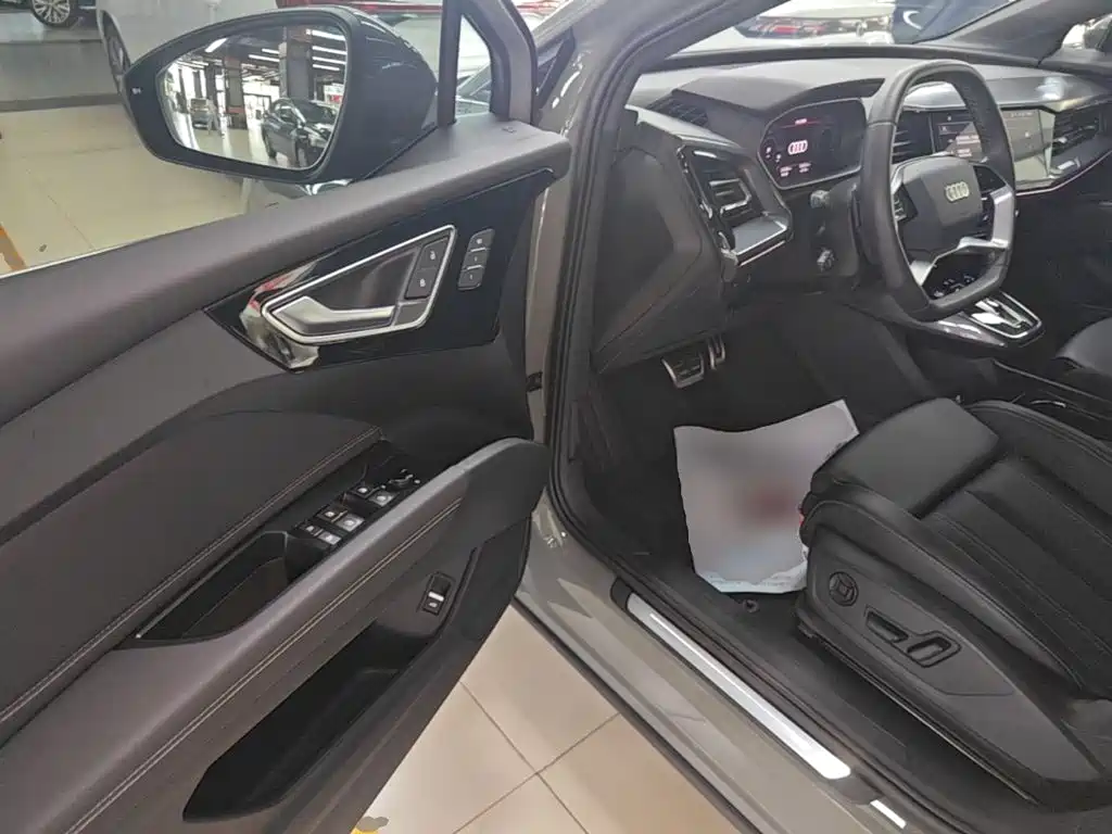 Audi Q4 e-tron — миниатюра 16