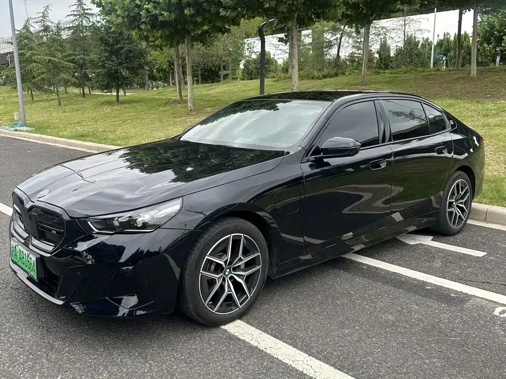 BMW i5