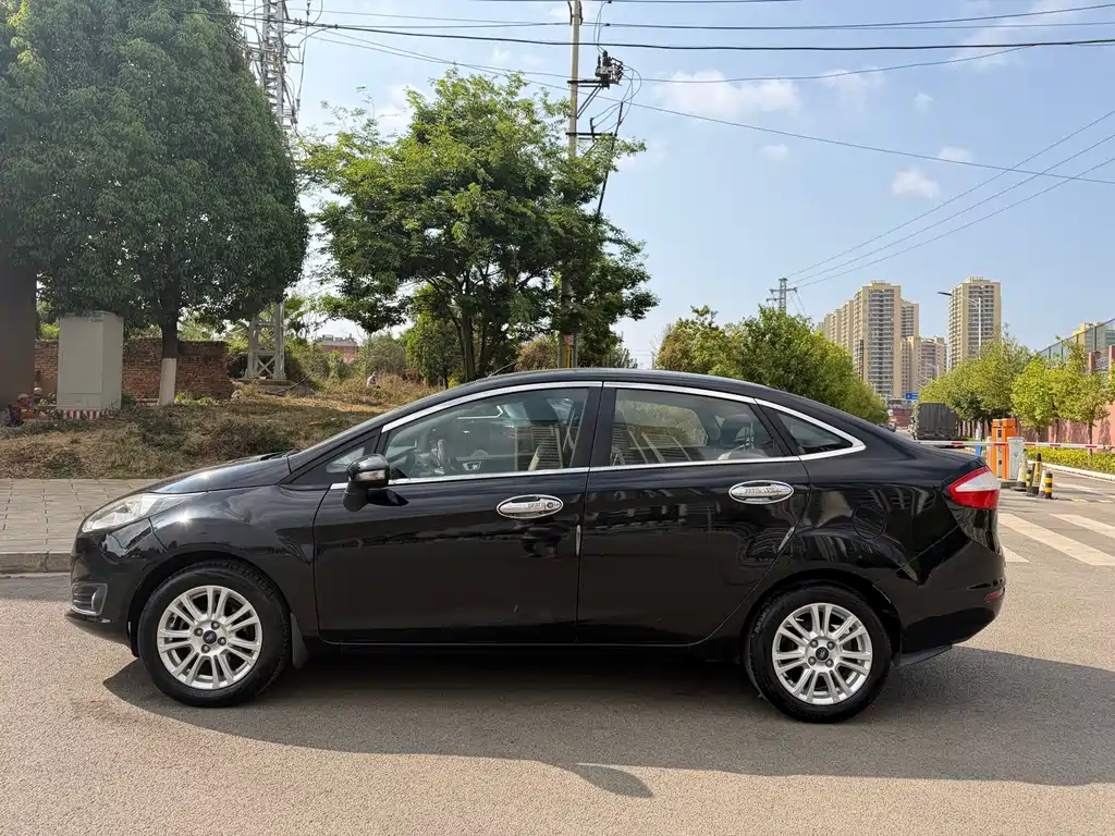 Ford Fiesta — миниатюра 7