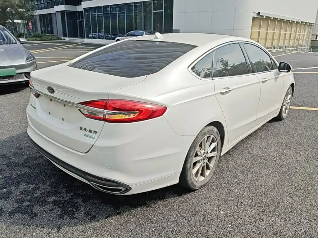 Ford Mondeo — миниатюра 7