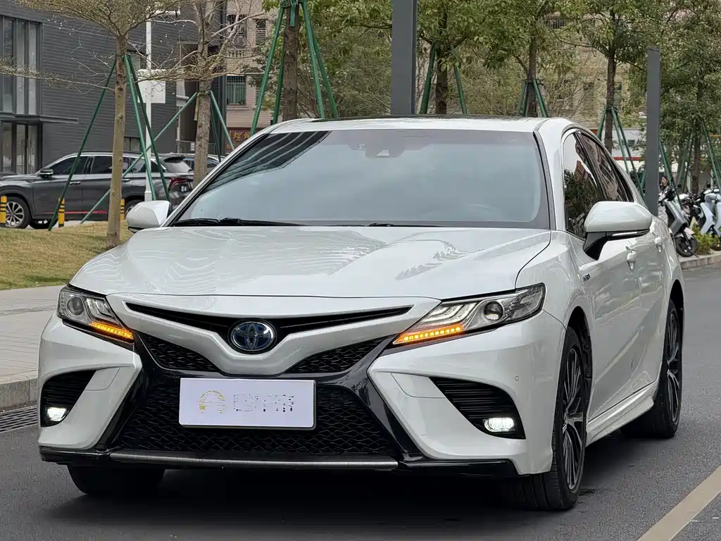 TOYOTA CAMRY