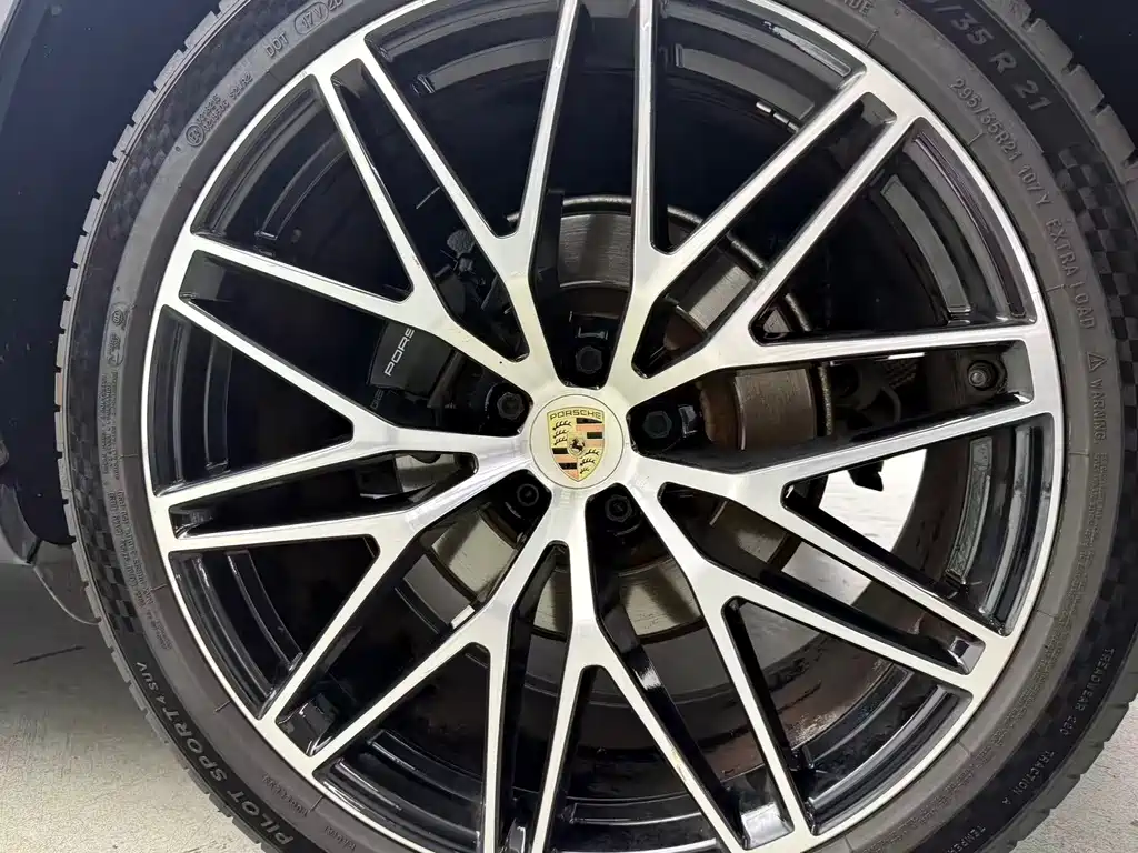 Porsche Macan — миниатюра 9