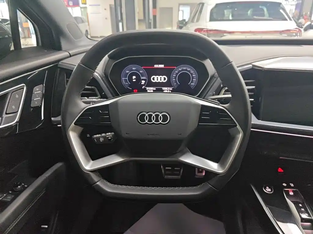Audi Q4 e-tron — миниатюра 11