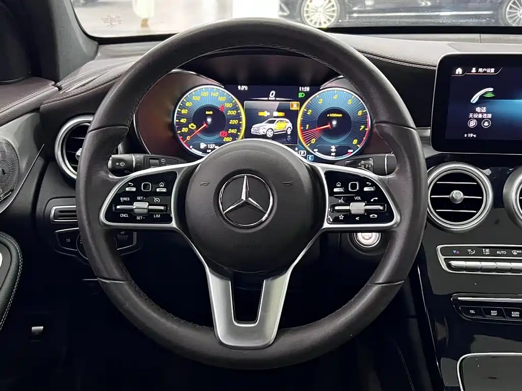 MERCEDES-BENZ GLC