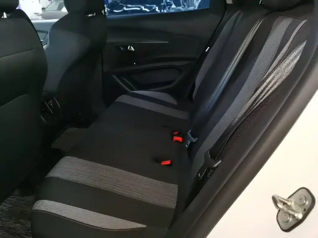 Peugeot 4008 — миниатюра 17