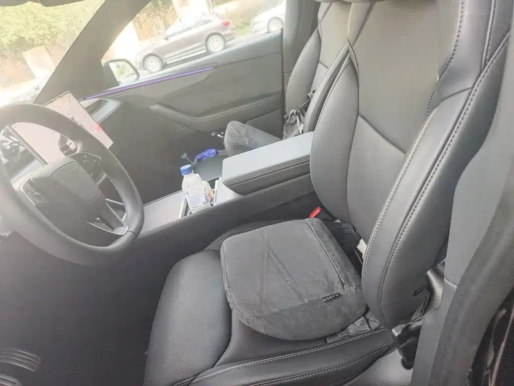 Tesla Model Y L — миниатюра 11