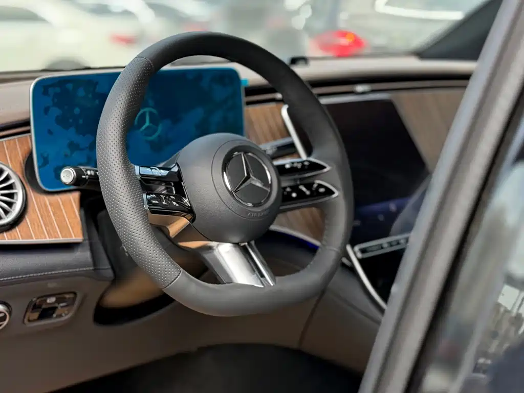 Mercedes-Benz EQE SUV — миниатюра 10